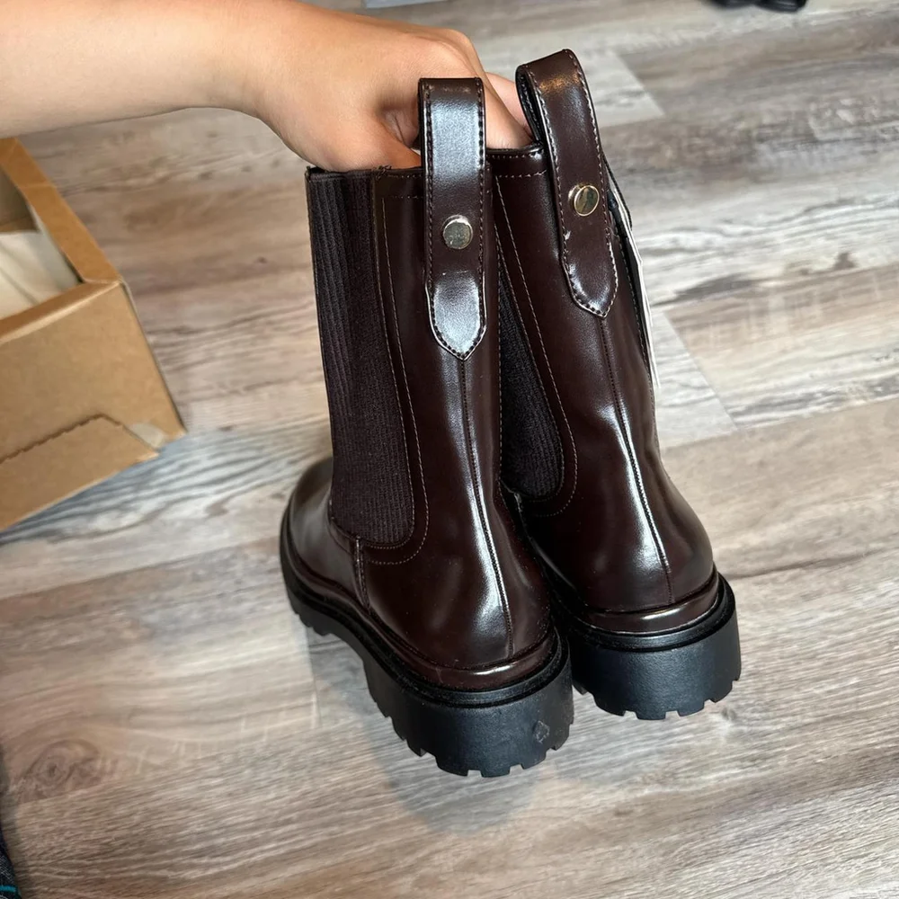 ZARA FLAT CROCODILE-EFFECT ANKLE BOOTS - Size 7.5